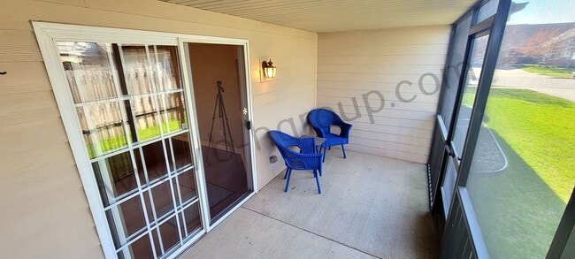Building Photo - Sun Pointe Village Condo