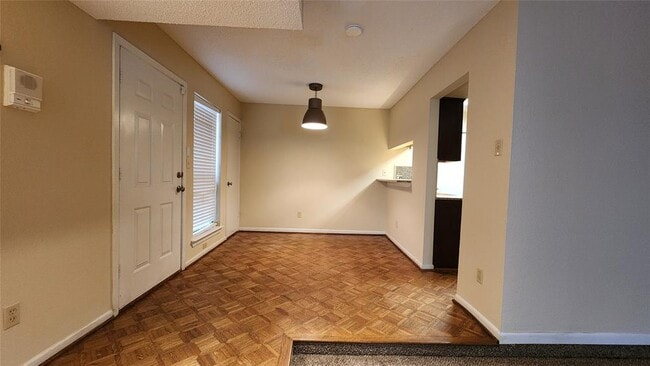 Building Photo - 2277 S Kirkwood Rd