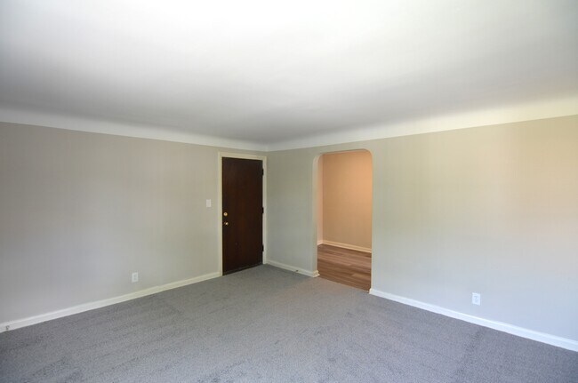 Foto del edificio - 6615 Bantry Ave