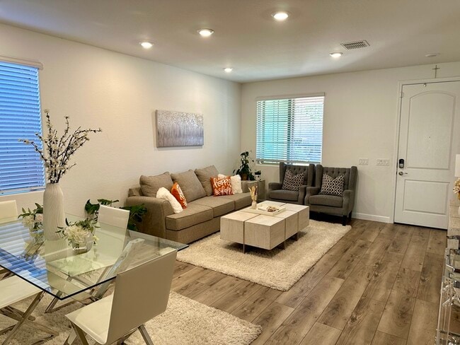 Foto del edificio - Stunning two story home 5 bedroom in Cadence!