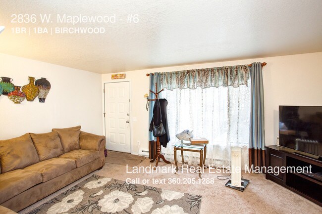 Building Photo - 2836 W Maplewood Ave