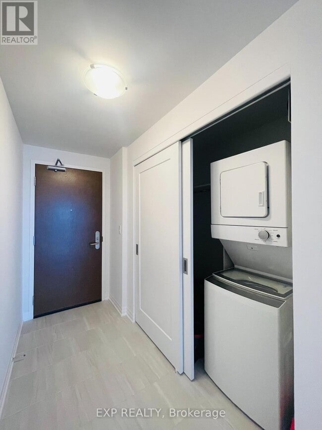 Building Photo - 805 Carling Ave