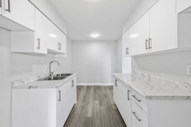 Photo du bâtiment - 65 Thorncliffe Park Dr
