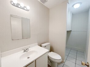 Building Photo - 12023 Greenwood-Forest Dr