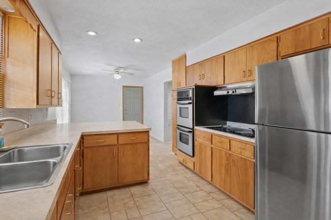 Building Photo - SUMMER SPECIAL! Beautiful 3 bedroom house on Bloomington's Eastside - Available Now!
