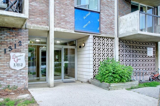 Building Photo - 1312-1313 13 Ave SW