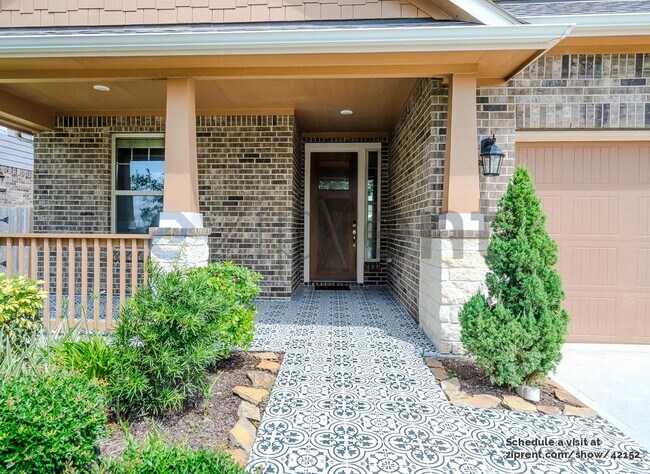 Foto del edificio - 18818 Lake Ridge Dr