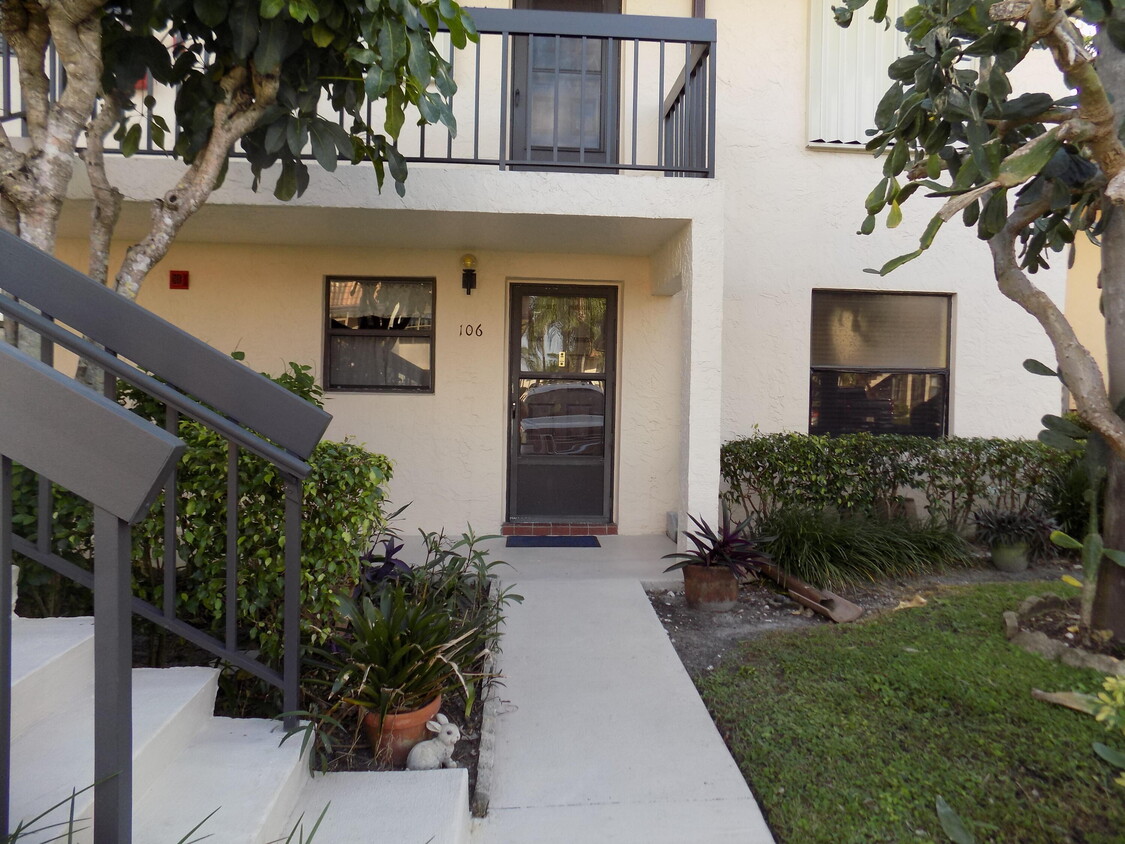 Foto principal - 7202 Golf Colony Ct