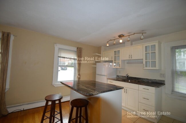 Foto del edificio - 629 Chestnut Hill Ave