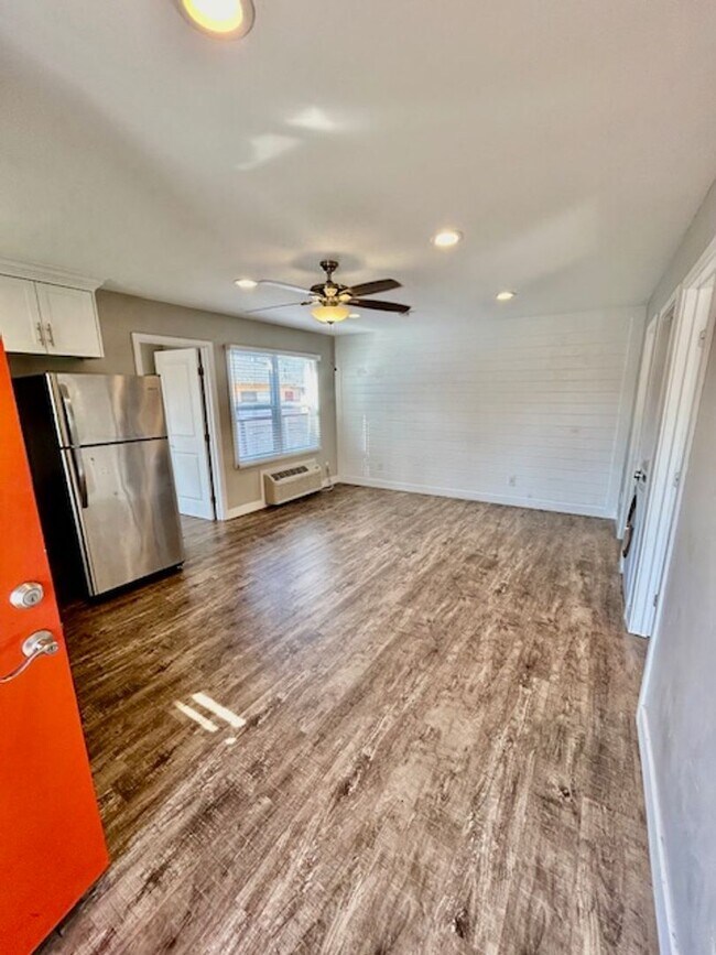 Foto del edificio - Beautiful Renovated 2bd with Yard