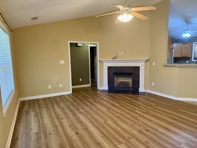 Foto del edificio - 5926 Gray Gables Dr