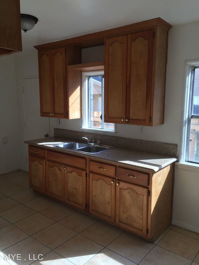 Building Photo - 1 br, 1 bath Apartment - 7834 Crocker St