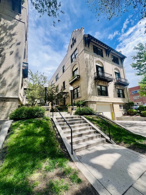 Building Photo - 960 N Sherman St