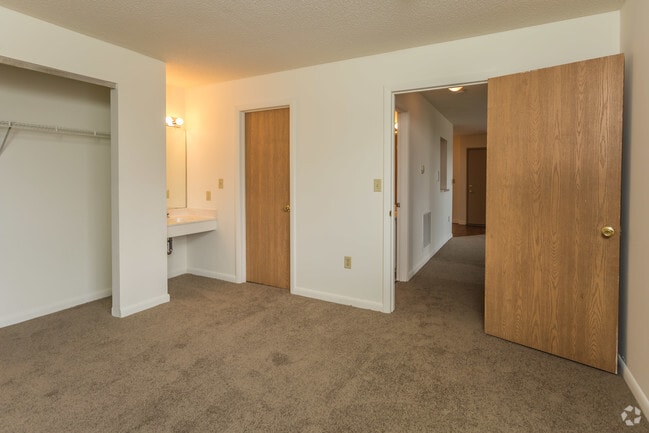 3BR, 1BA - The Camden 1001 SF - Cedar Wood Apartments