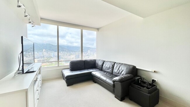 Building Photo - 2 BEDROOM HIGH FLOOR UNIT IN KAKAAKO
