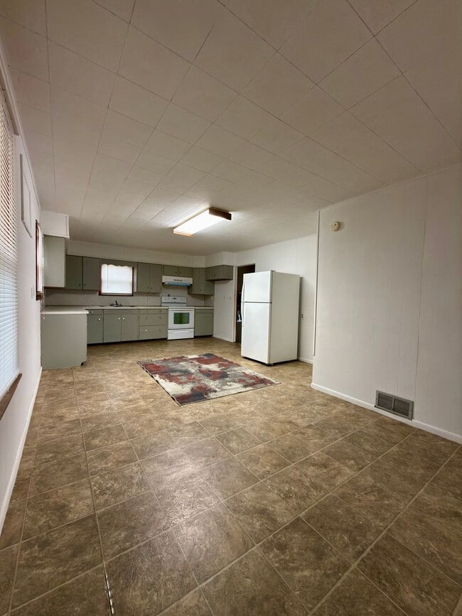 Building Photo - 2055-MF2-E5