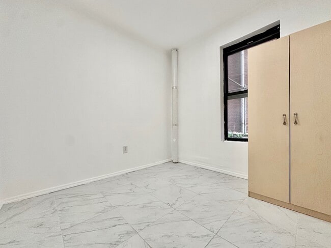 Building Photo - 3405 Broadway