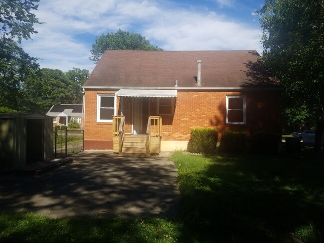 Foto del edificio - 7800 Carnation Dr