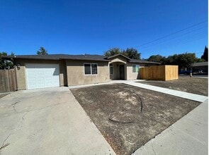 Building Photo - 2533 Miller Ave