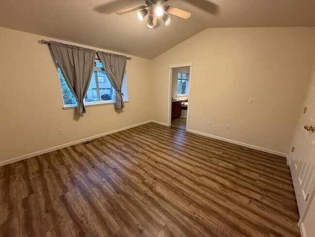 Foto del edificio - 4120 SW Reindeer Ave