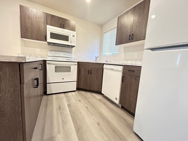 Foto del edificio - Price reduced!! Fresh and Clean!! 3 bed 2 bath!!