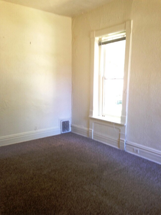 Building Photo - 1069 12th St