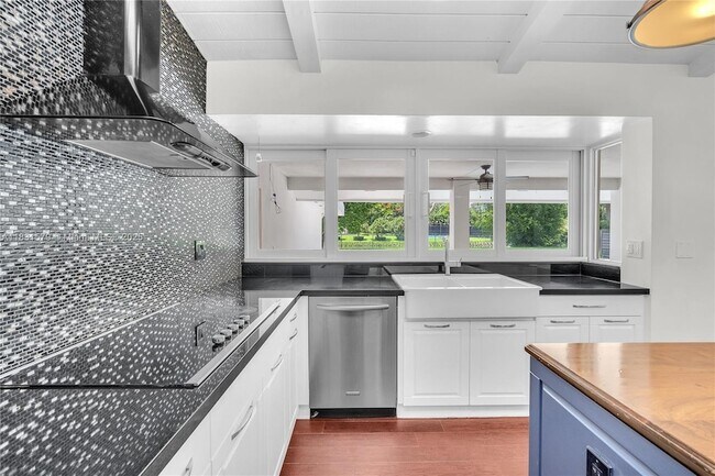 Foto del edificio - 9121 SW 102nd St