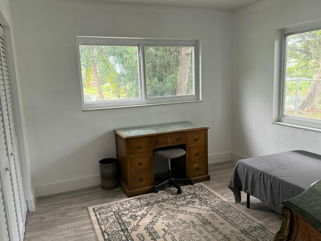 Foto principal - 6801 NW 32nd Ave