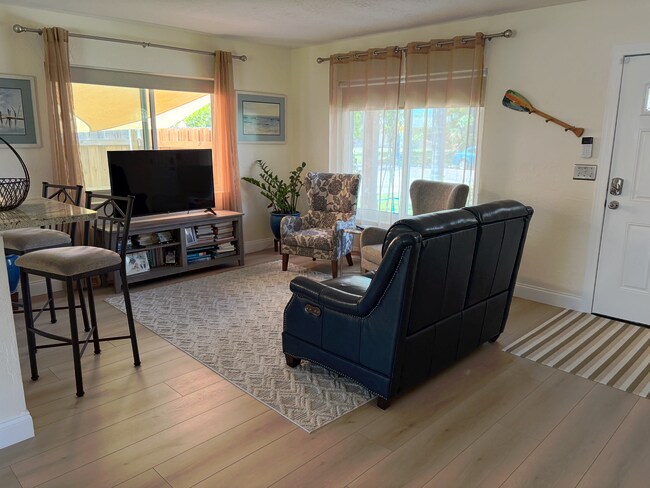 Foto del edificio - 262 43rd Ave NE