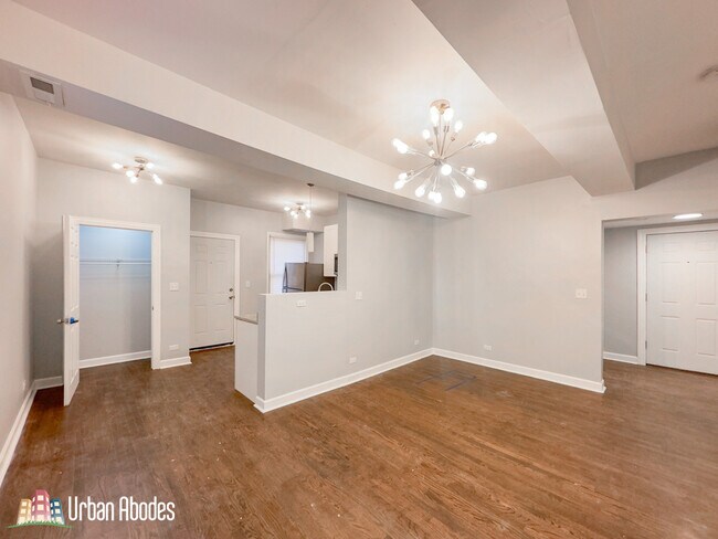 Foto del edificio - 3303 N Harding Ave