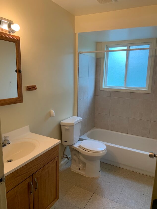 Bathroom - 9161 Schaefer Hwy