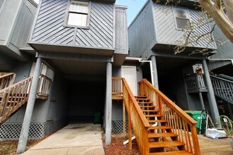 Building Photo - 200 White St