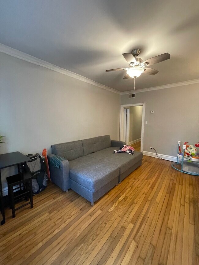 Foto del edificio - 2912 N Albany Ave