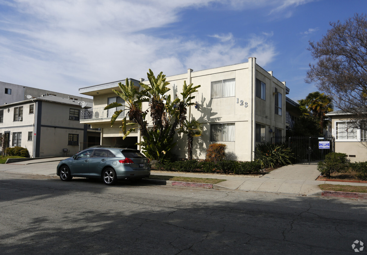 Building Photo - 123 W Lomita Ave