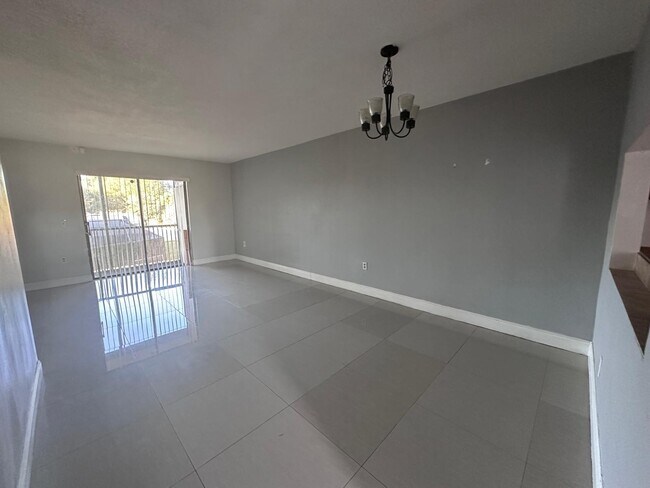 Foto del edificio - 9157 NW 1st Ct