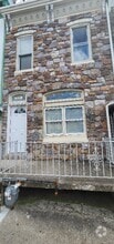 Building Photo - 1030A Elm St