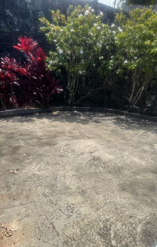 Parking area (outside of entrance) - 47-445 Lulani St