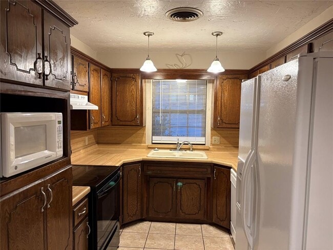 Building Photo - 153 Tobi Ave