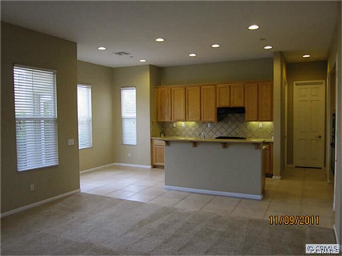Building Photo - Brandi
