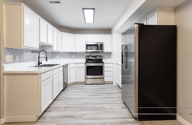 Building Photo - 8084 N Ridge Loop E