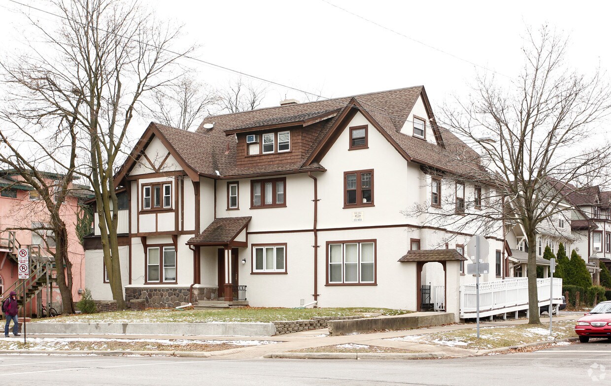 Primary Photo - 1100 Hill St