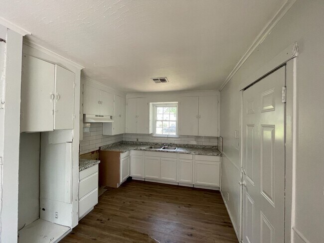 Foto del edificio - 2741 Essex St