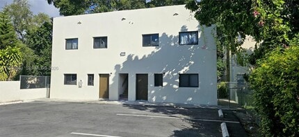 Building Photo - 1037 SW 4th St