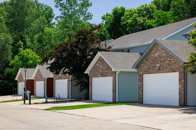 Private-Garage-Parking-The-Row-Apartments-Near-Mizzou - The Row