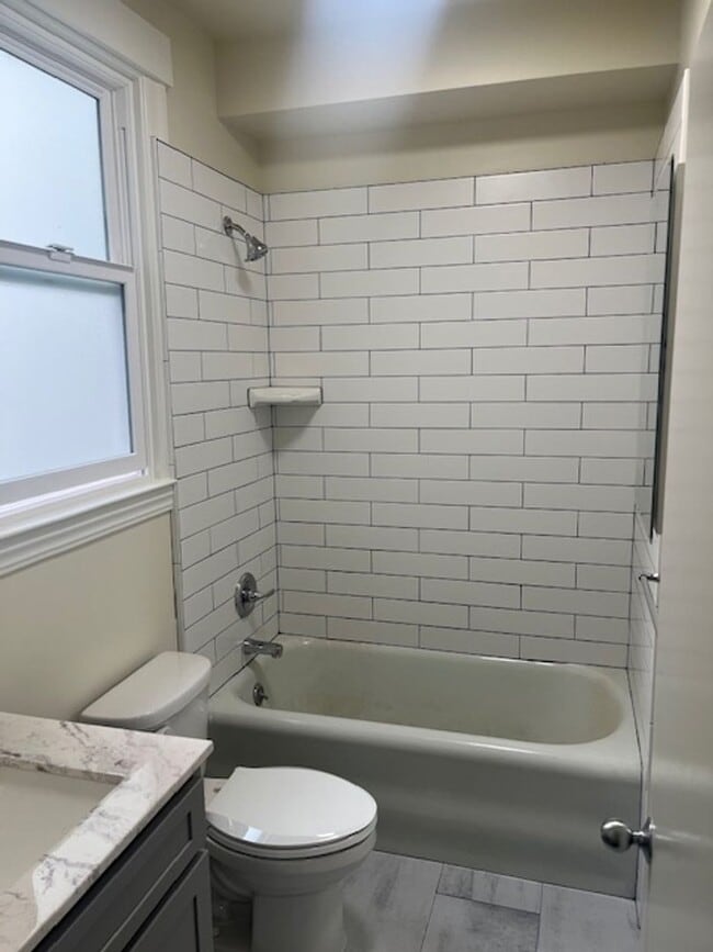 Building Photo - Newly Remodeled Studio in Alamo Square. Al...