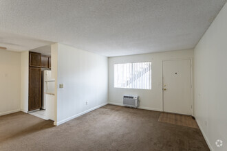 Ashwood Apartments photo'