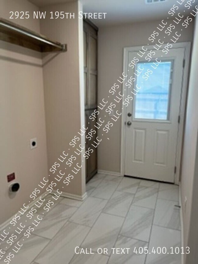Foto del edificio - 2925 NW 195th St