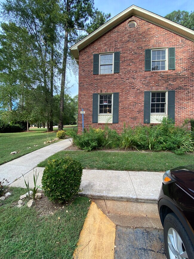 Foto del edificio - 172 Jefferson Pl