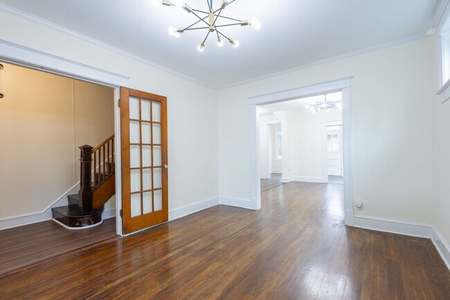 Building Photo - Lovely 4 BR/2 BA Semi Detached Home in Ran...