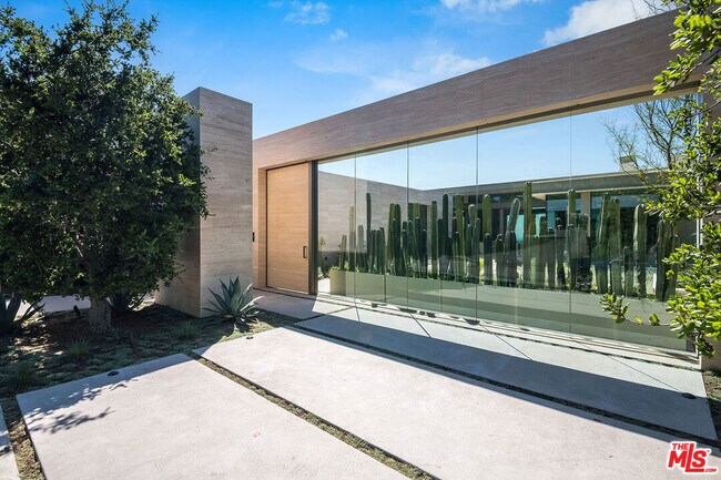 Foto del edificio - 9016 Thrasher Ave